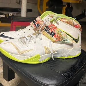 Sold !!!!!!  Nike Lebron James Zoom